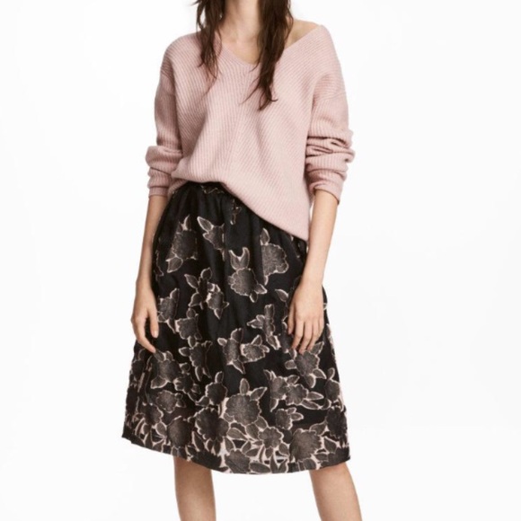 Brand new H&M Jacquard-weave knee length skirt - Picture 2 of 5